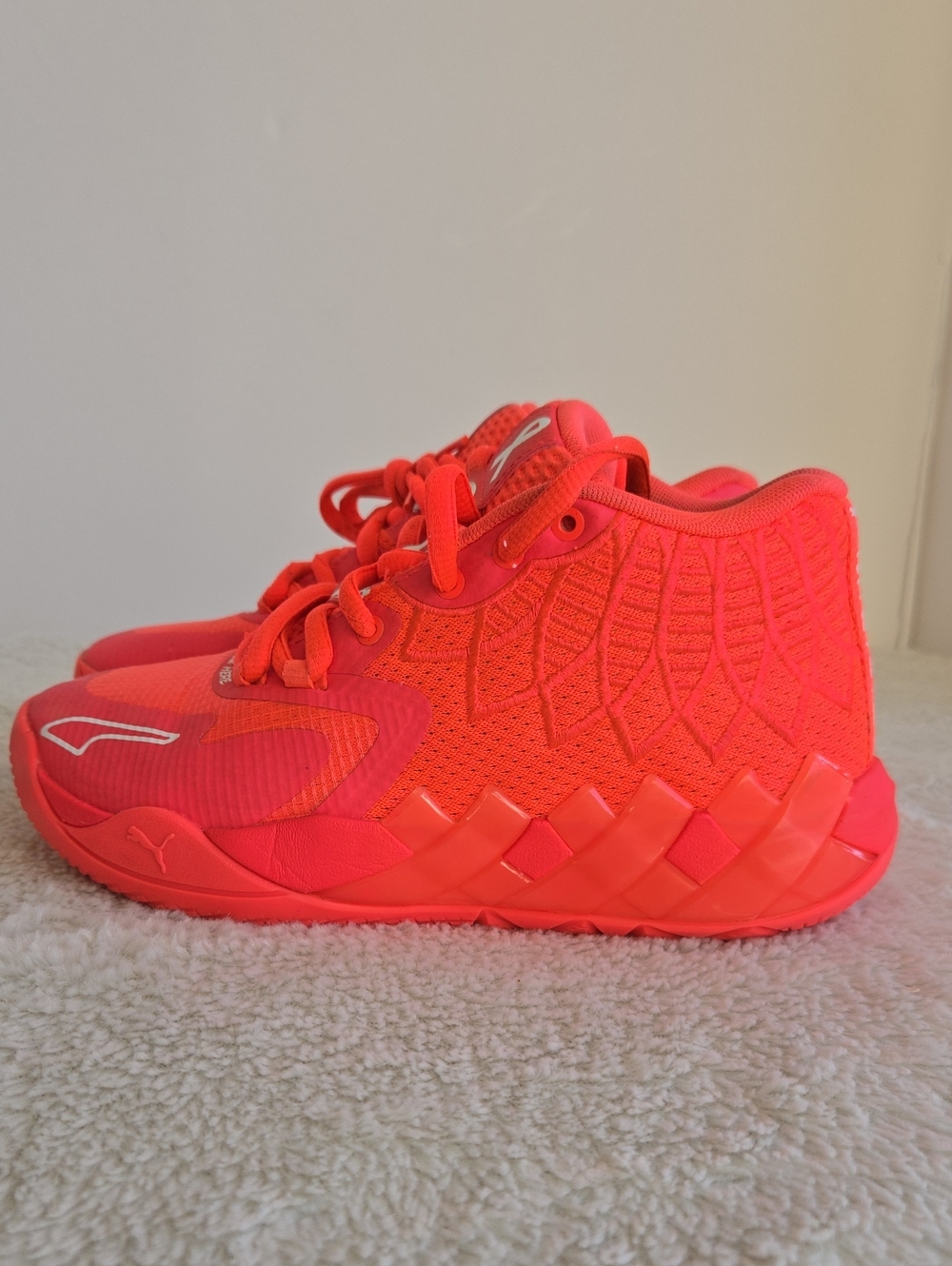 Puma MB.01 Jr Breast Cancer Awareness Pink Alert GS Size 4.5Y (309824-01)